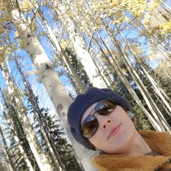 Meet Your Posher Odi'e - Picture 5 of 6